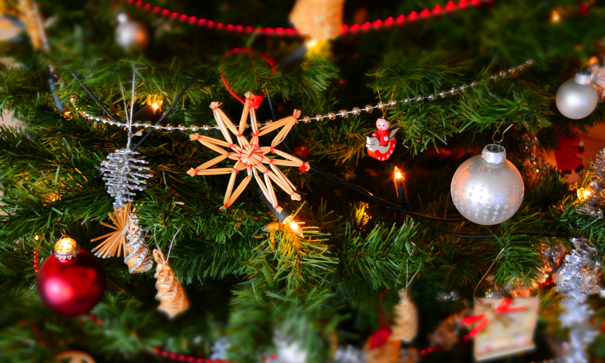 The Magic of Royalty-Free Christmas Music: Setting the Perfect Festive Ambience